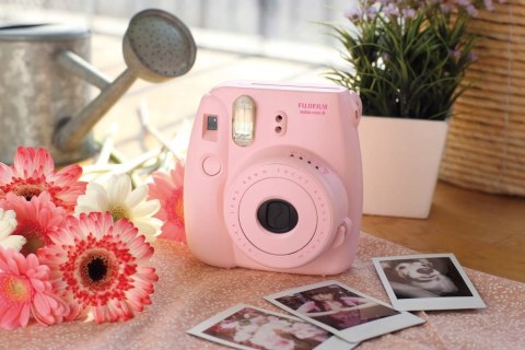 Aparat natychmiastowy Fujifilm Instax Mini 8 pink Aparat natychmiastowy Fujifilm Instax Mini 8 pink