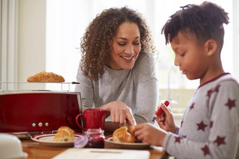 TOSTER RUSSELL HOBBS 23250-56 LUNA SOLAR RED HIT!