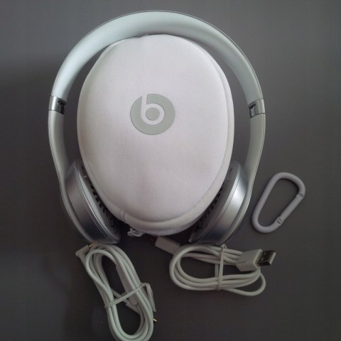 Słuchawki bezprzewodowe nauszne Beats Solo2 On-Ear Silver