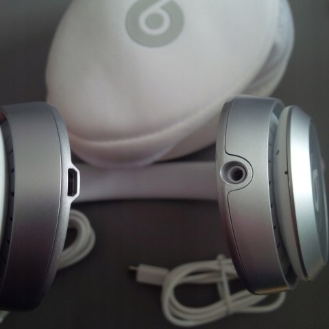 Słuchawki bezprzewodowe nauszne Beats Solo2 On-Ear Silver