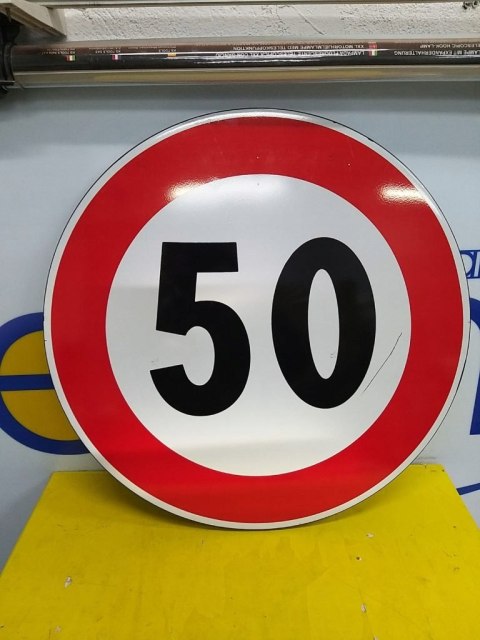 Znak ograniczenie prędkości 50km Znak ograniczenie prędkości 50km