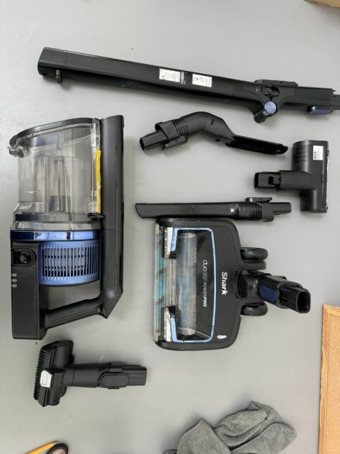 Odkurzacz pionowy Shark IZ320EUT czarny