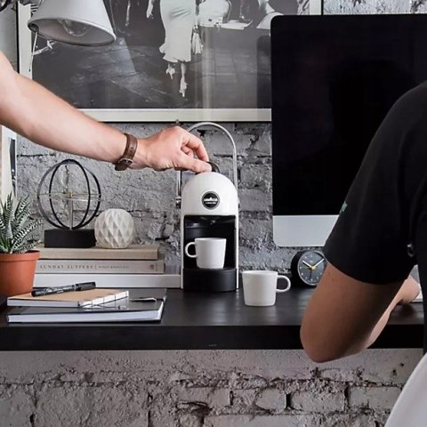 Ekspres kapsułkowy Lavazza Jolie 10 bar czarny