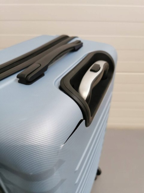 Zestaw twardych walizek walizka kabinowa 53 cm, średnia 63 cm i kosmetyczka