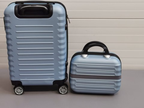 Zestaw twardych walizek walizka kabinowa 53 cm, średnia 63 cm i kosmetyczka