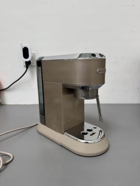 Kolbowy ekspres ciśnieniowy De'Longhi EC885.BG 1300 W beżowy/brązowy