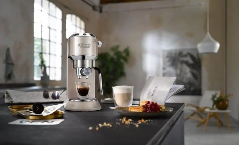 Kolbowy ekspres ciśnieniowy De'Longhi EC885.BG 1300 W beżowy/brązowy