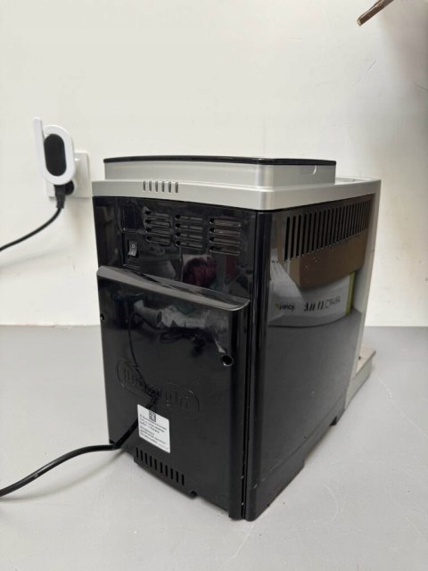 Automatyczny ekspres ciśnieniowy De'Longhi ECAM 23.420.SB 1450 W srebrny