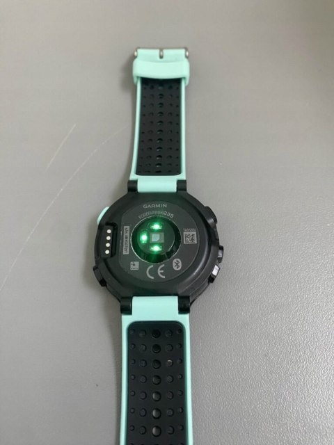 Smartwatch Garmin Forerunner 235 czarny