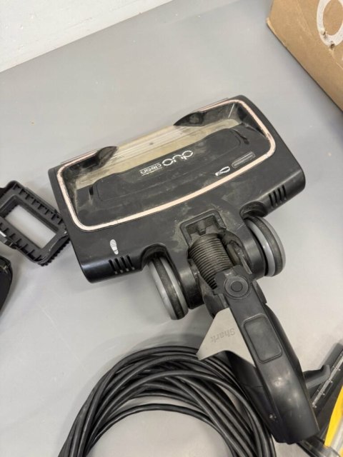 Odkurzacz pionowy Shark HZ500EUT żółty/złoty