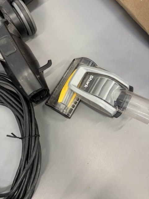 Odkurzacz pionowy Shark HZ500EUT żółty/złoty