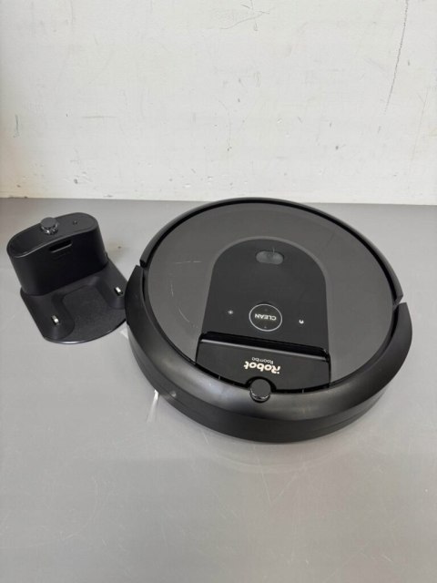 Robot sprzątający iRobot Roomba i8 Combo (i817840) czarny