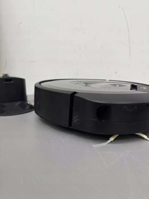 Robot sprzątający iRobot Roomba i8 Combo (i817840) czarny