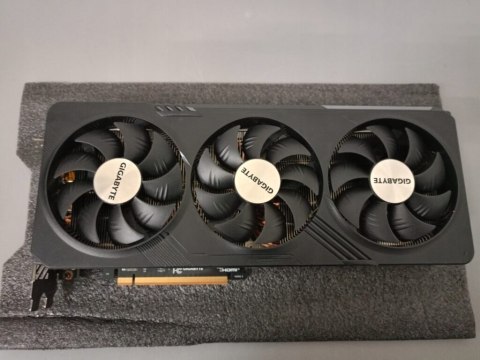 Karta graficzna Gigabyte RX 7700 XT 12 GB