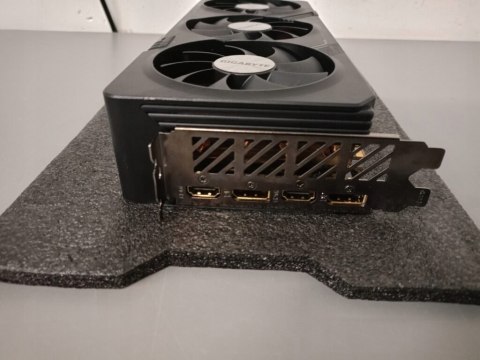 Karta graficzna Gigabyte RX 7700 XT 12 GB