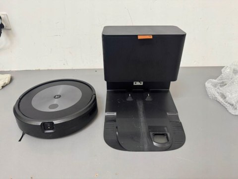 Robot sprzątający iRobot Roomba Combo J7+ (C755840) czarny