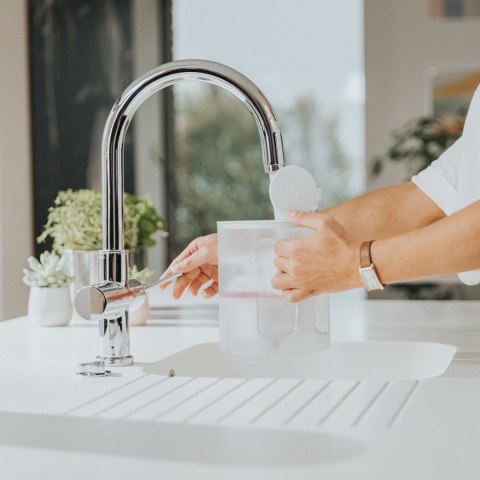 Dzbanek filtrujący wodę BWT AQUAlizer Station +2 wkłady + 2 szklane karafki