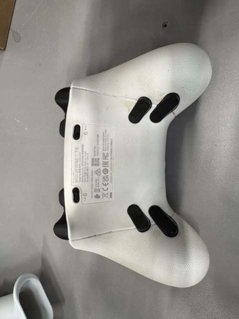 Pad Razer Wolverine V3 Tournament Edition do PC Xbox Przewodowy Biały