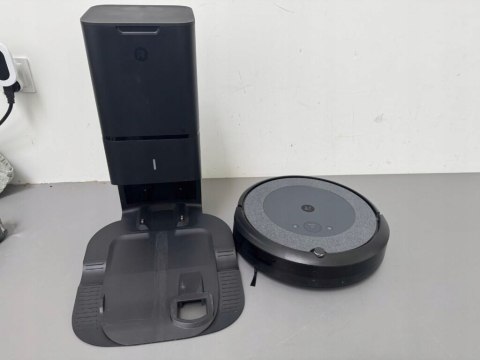 Robot sprzątający iRobot Roomba i4+ srebrny/szary