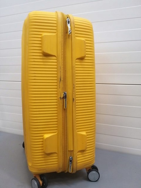 Walizka twarda średnia polipropylen American Tourister Soundbox 71 l