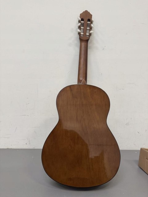 Gitara klasyczna Yamaha Cutaway praworęczna