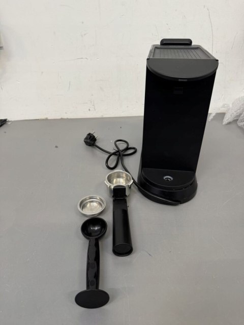 Ciśnieniowy Ekspres kolbowy do kawy pojemnik na mleko Grundig KSM5330 (P)