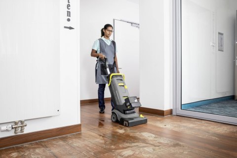 SZOROWARKA KOMPAKTOWA KARCHER BR 30/4 C Bp 1.783-234.0