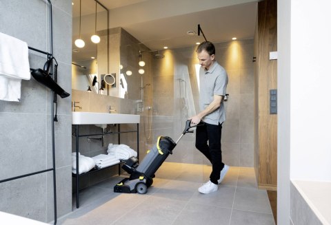 SZOROWARKA KOMPAKTOWA KARCHER BR 30/4 C Bp 1.783-234.0