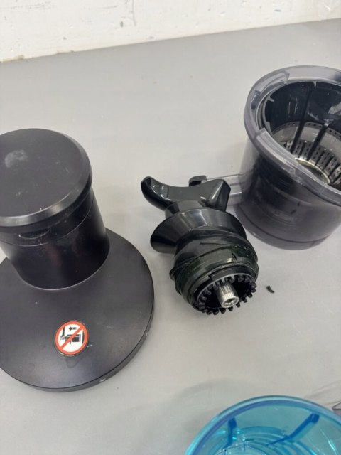 Wyciskarka wolnoobrotowa Panasonic MJ-L700KXE 150W 45 obr/min czarna