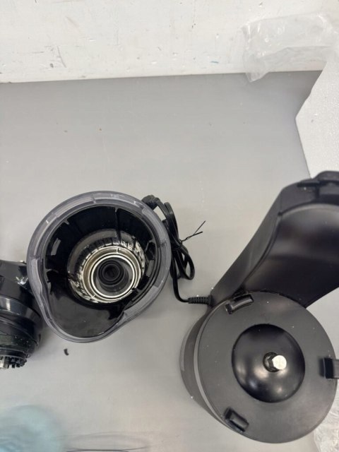 Wyciskarka wolnoobrotowa Panasonic MJ-L700KXE 150W 45 obr/min czarna