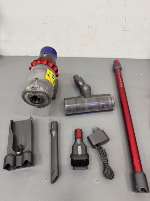 Odkurzacz pionowy Dyson V10 Motorhead czerwony