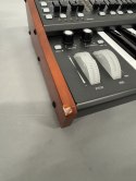 Behringer Deepmind 6 Analog synthesizer 37 Czarny, Biały