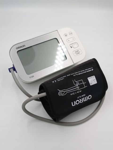 Ciśnieniomierz naramienny OMRON X7 Smart Bluetooth AFib + mankiet 22-42