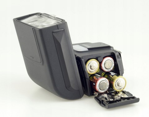 OKAZJA! Lampa błyskowa Nissin i40 (do fuji)